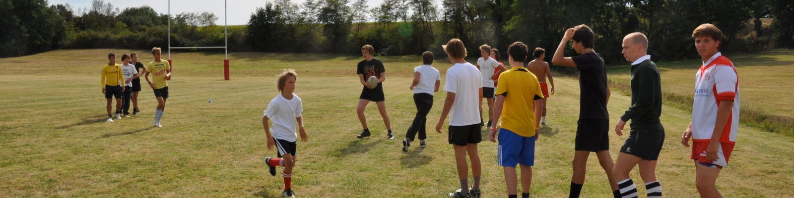 Groupe de jeune en train de faire du sport au chateau vaillant internat college lycee esport